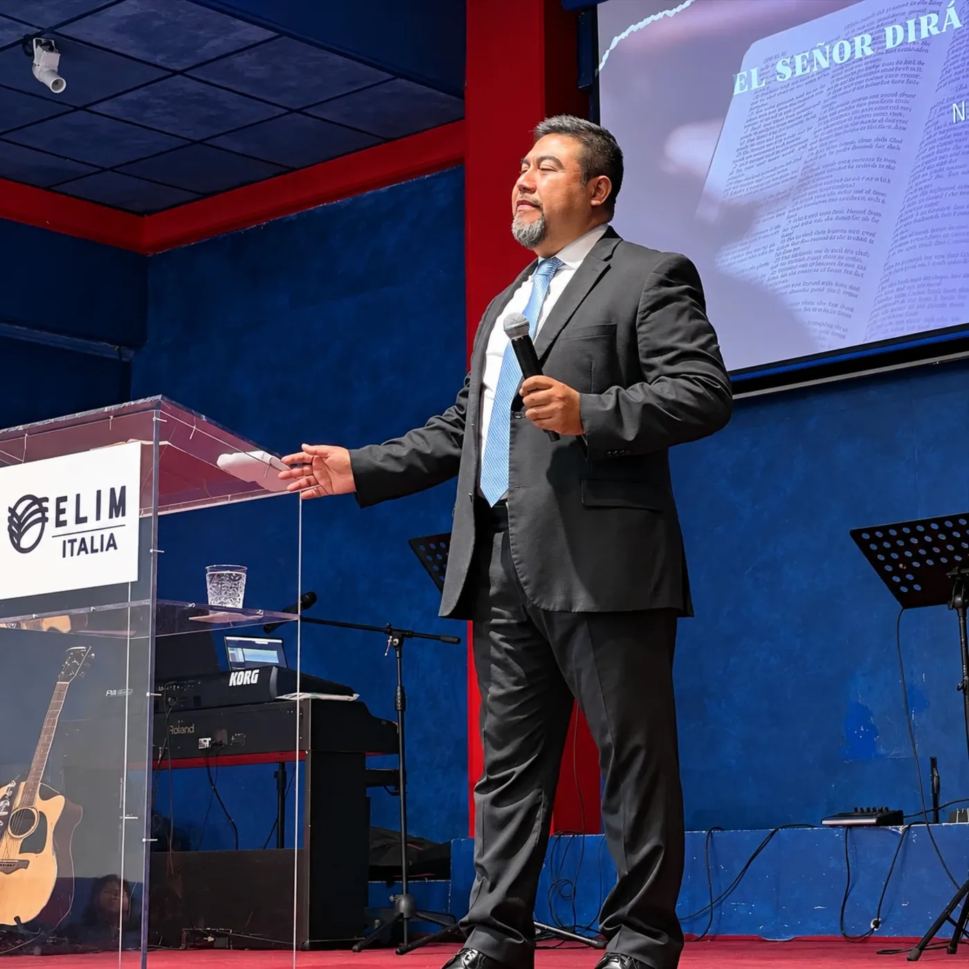 Un predicador durante el culto